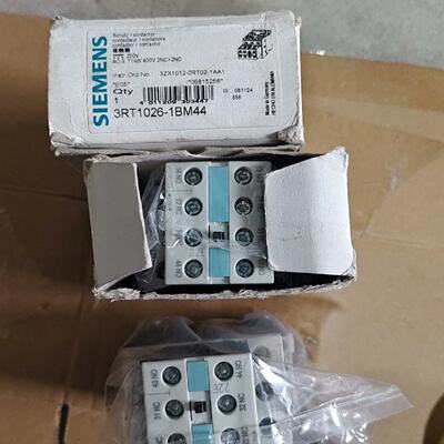 询价-接触器3RT1026-1BM44，线圈DC220V，全