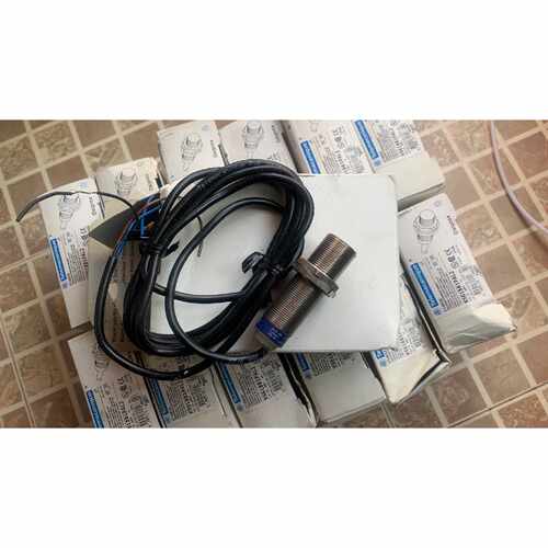 【请询价】XS6181PAL2接近开关全新品余10个