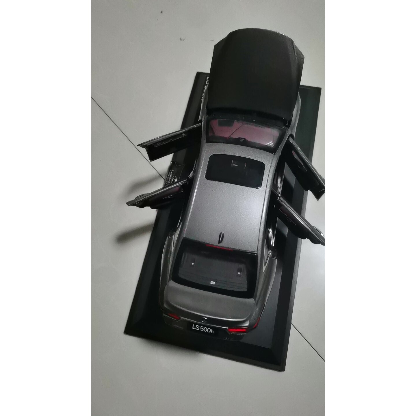 议价凌志原厂s500h车模一台铝合金材质1比18前挡风玻璃维修图片