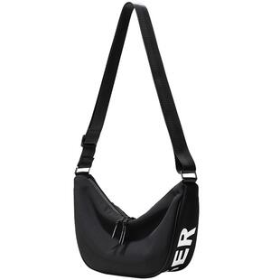 slazenger潮牌休闲百搭单肩斜挎包女简约运动饺子包大容量通勤包