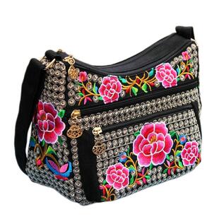 2023新款民族风中老年女士绣花包包大容量多层刺绣单肩斜挎化妆包