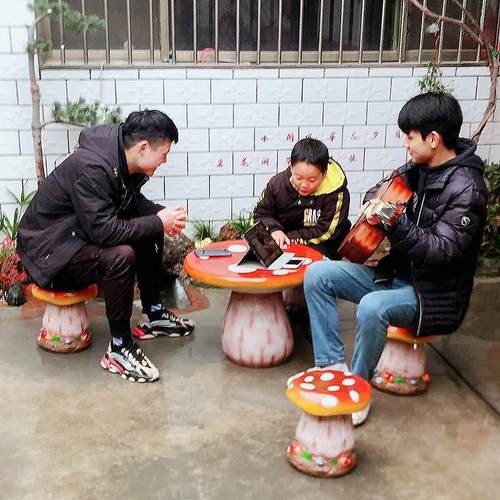 花园装饰 庭院布置摆件树脂仿真蘑菇户外幼儿园装饰蘑菇桌椅摆件