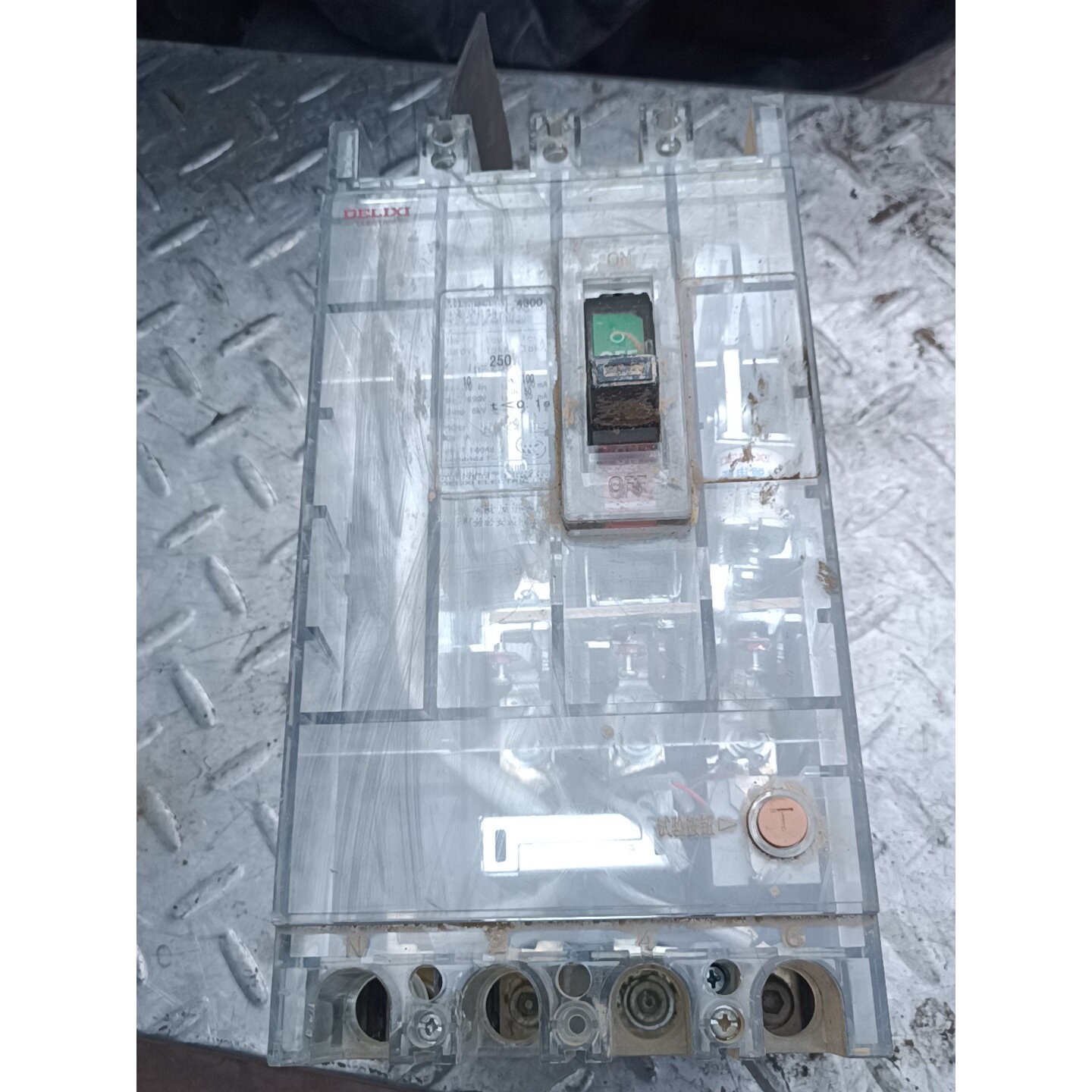 议价德力西漏电断路器250A的是120元要的请联系邮可维修