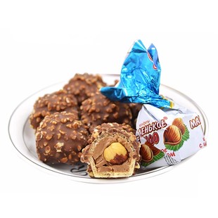 包邮俄罗斯进口奶罐整棵榛仁果仁夹心牛奶巧克力糖喜糖果散装零食