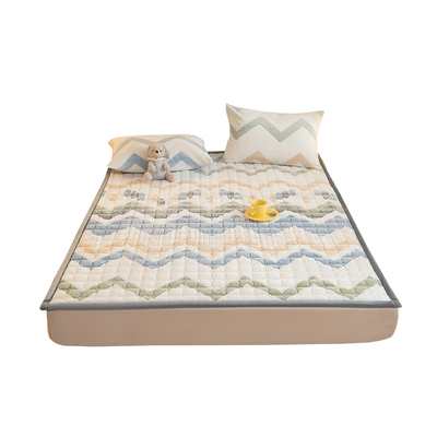 加厚锁热牛奶法兰绒保暖亲肤床垫