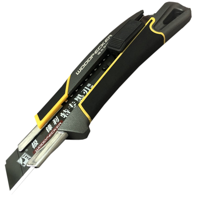 啄木鸟黑钢合金18mm包邮美工刀