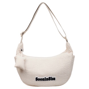 YZ原创斜挎饺子包女2025新款超火单肩包红色休闲外出通勤小挎包包