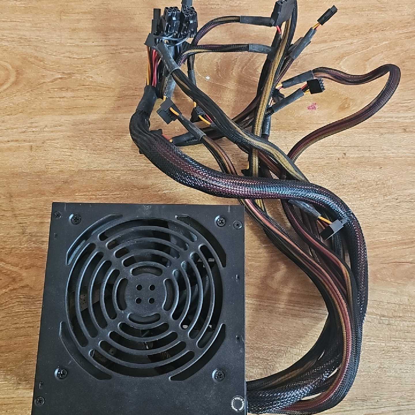 议价海盗船VS650台式机电源75-001837,功率650w,