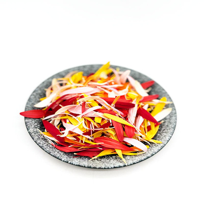 新鲜金盏丝酸菜鱼餐厅摆盘装饰