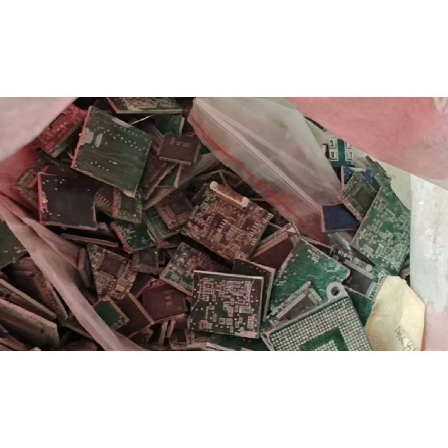 议价板子切下来的芯片如图一起15.28斤比较复杂品种多看