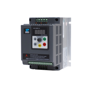 锐普变频器1.5KW220v0.75-2.2-4-11-5.5单相转三相电机调速器380v