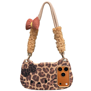 lizardhill 秋冬天豹纹kt猫适用苹果17promax手机壳女16pro新款iphone15斜挎背带毛绒挂绳14pro超好看13全包