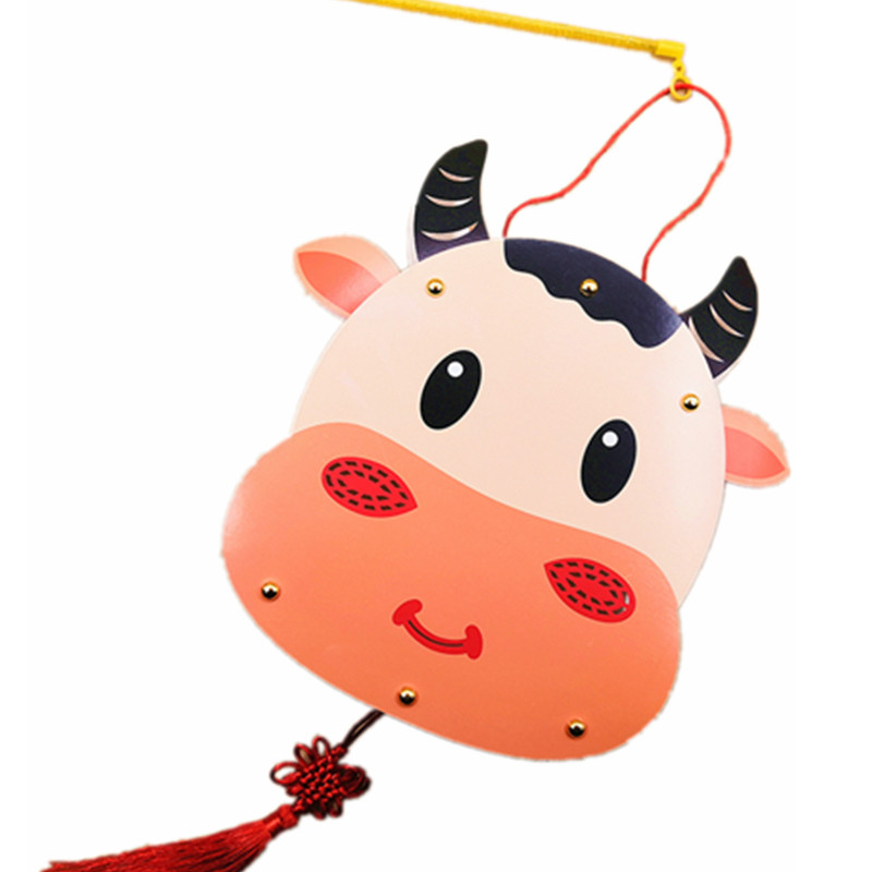小牛幼儿园DIY发光手提元宵花灯