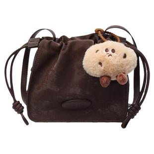 小众包包女2025新款春夏季高级感流行单肩包美拉德通勤斜挎水桶包