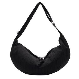 日系ins纯色简约饺子月亮斜跨包大容量男女可背情侣单肩购物袋潮