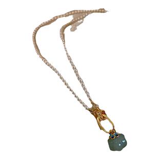 施家仿珍珠项链女2025新款爆款仿玉石吊坠锁骨链轻奢小众毛衣配饰