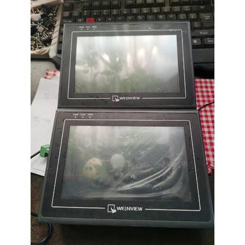 询价威纶通触摸屏MT607EMQV 1WV，有两个，都能开机，屏