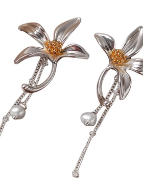 个性白色花朵长款耳环