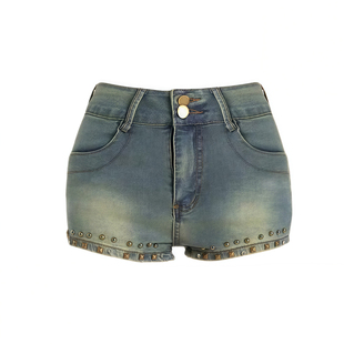 李李服饰低腰铆钉丰胯牛仔短裤女2026春季新款纯欲辣妹显瘦包臀裤