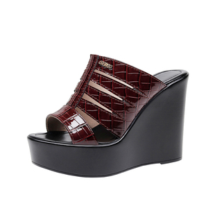 厚底凉拖鞋女外穿高跟英伦风坡跟防水台凉鞋漆皮松糕试衣间一字拖