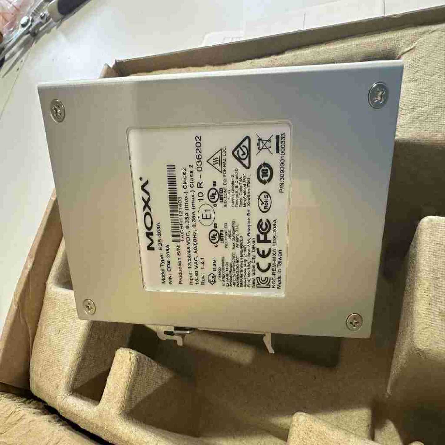 议价台湾MOXA 网络服务器EDS-208A MOXA口非网管型工业以太网交