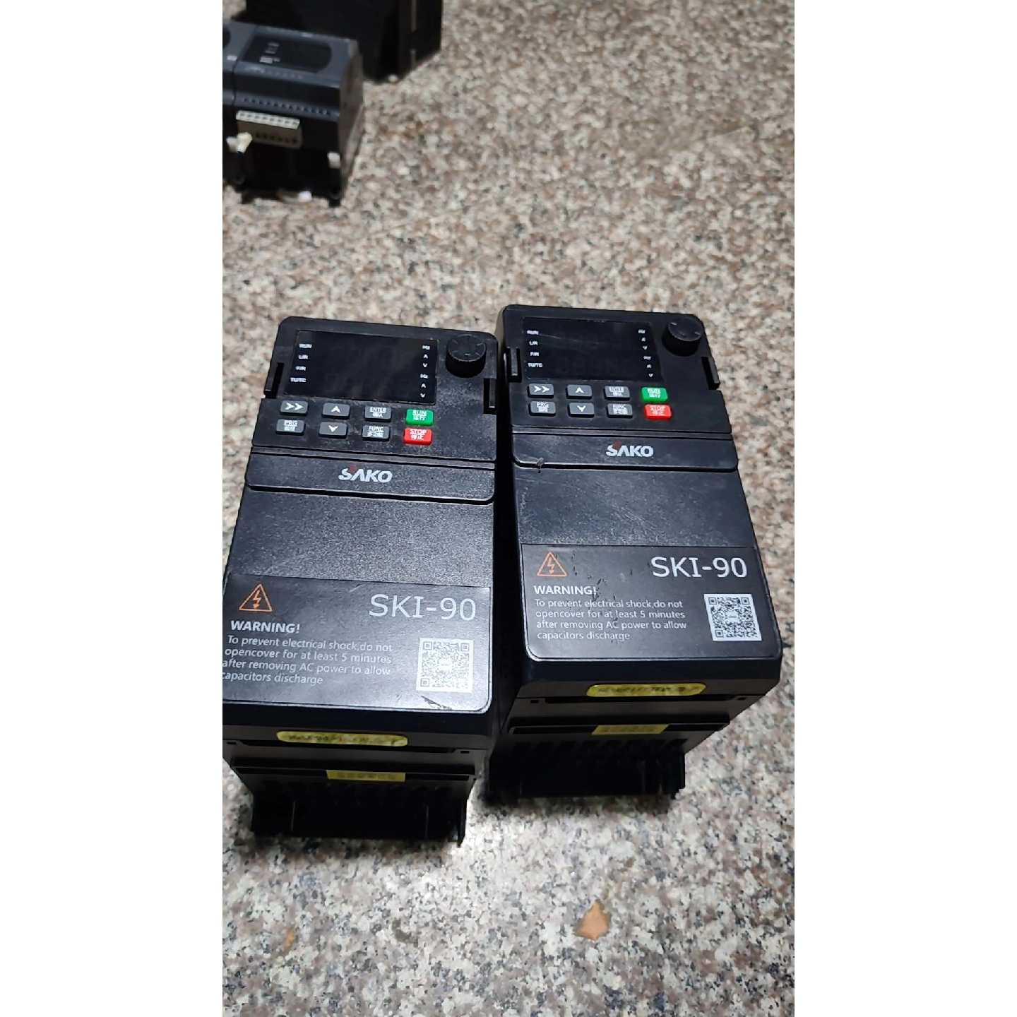 议价三科变频器 SKI90-2D2G-4