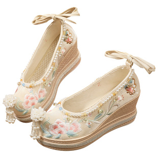 厚底汉服鞋子女冬季增高古风绣花鞋坡跟古装中式秀禾婚鞋结婚国风