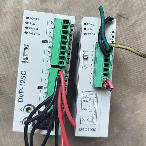 溢价-台达温度控制器DTC1000C，DVP12SC11T成色如图