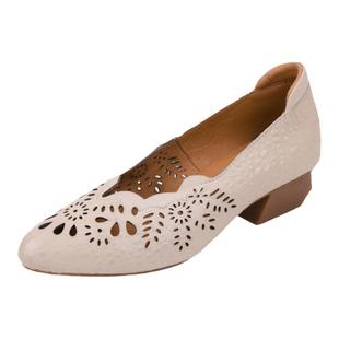 相伴真皮单鞋女新款凉鞋镂空皮鞋软底妈妈舒适中老年不累脚女鞋