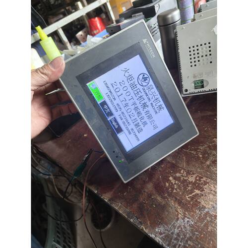 议价海泰克触摸屏PWS5610TSSB通电实物图外壳有破维修