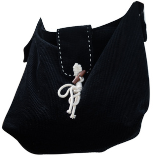 【休闲态度】百搭黑色休闲斜挎包女款冬季灯芯绒大容量单肩包