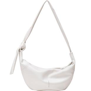 fostyle香蕉包小号休闲牛皮牛角包斜挎包饺子包真皮白色女款