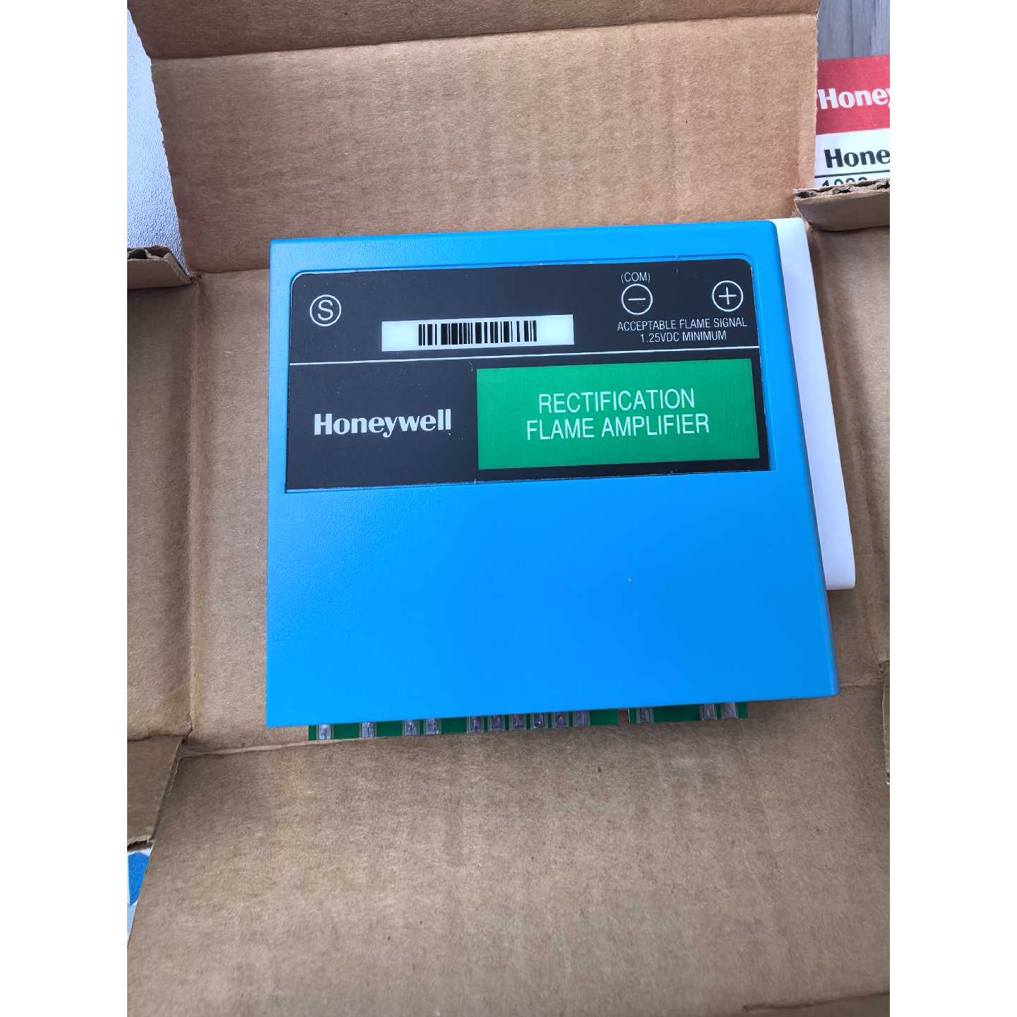 霍尼韦尔R7847A1082火焰放大器，原装正品，全新未拆封