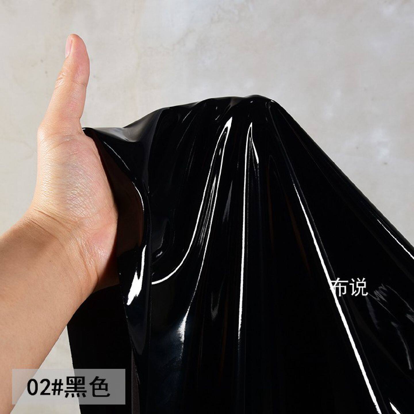 镜面皮革布料高弹力防水亮面PU仿皮适合服装设计DIY面料