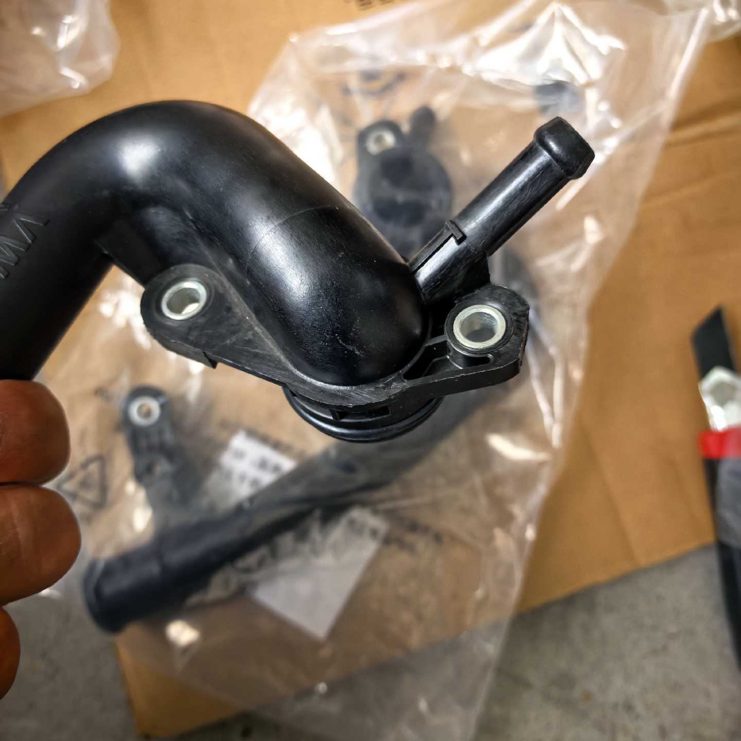 议价--原厂全新 大众EA888 1.8T缸盖水管三通接头