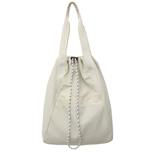 轻便抽绳多用途双肩包2025春夏新款大容量运动包单肩松弛感水桶包