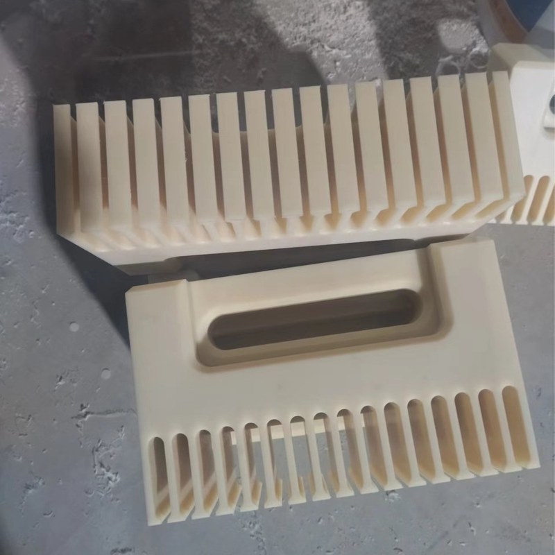 尼龙异形加工件耐磨塑料制品工程机械配件尼龙支撑垫板异形件