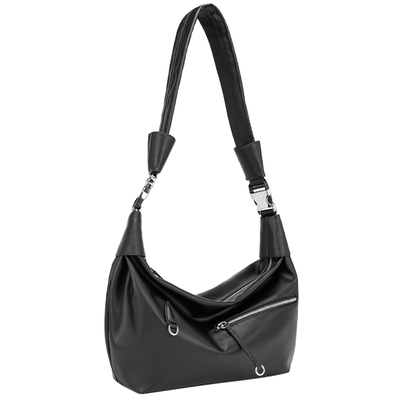 原创设计感皮质男包斜挎饺子包