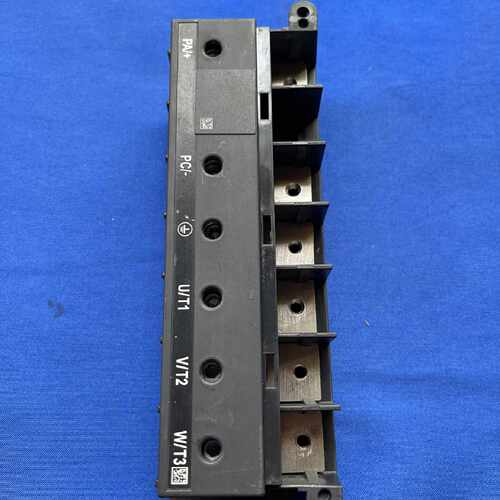 议价EAV38410是施耐德ATV610-630-930-30-45KW输出接线端子排HRB5