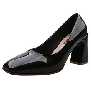 粗跟单鞋女2026春秋新款复古方头漆皮小皮鞋仙女配裙子的高跟鞋子