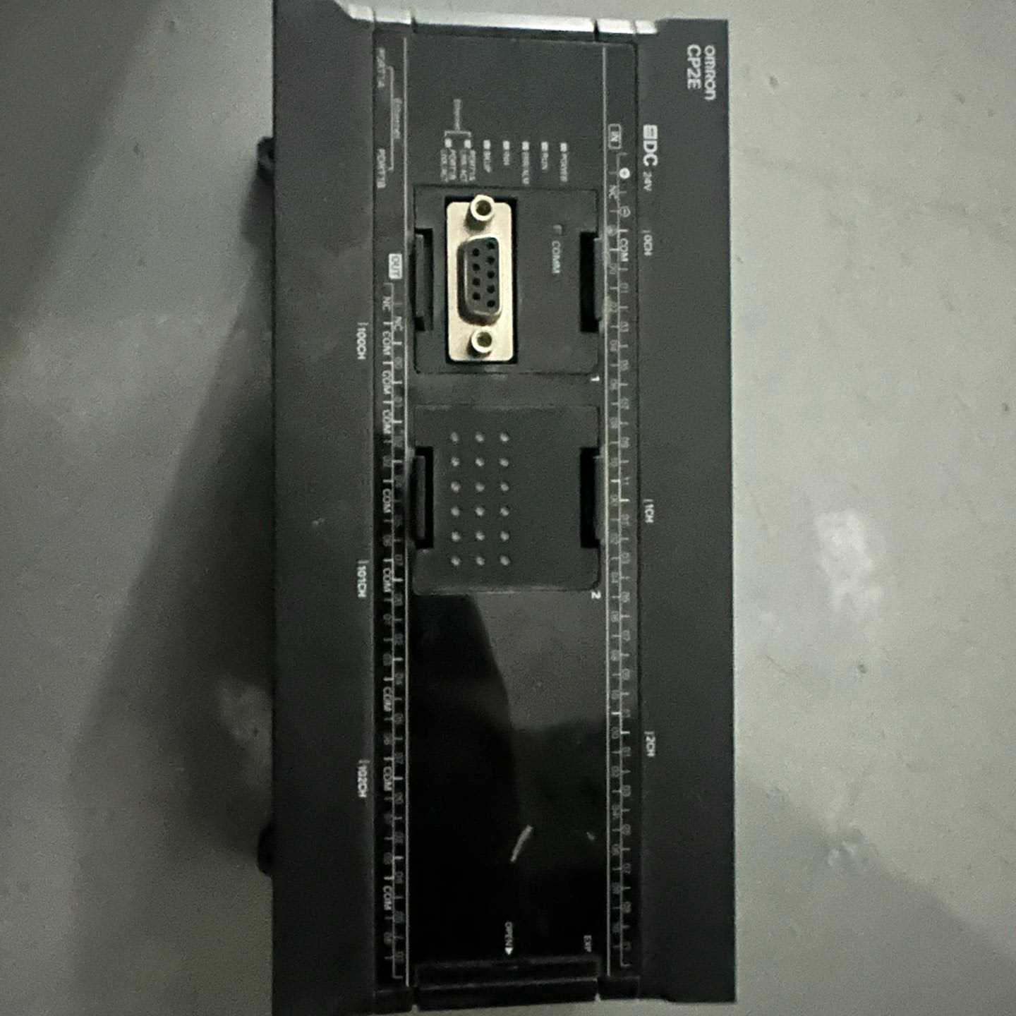 正品成色非常新, CP2E-N60DT-D PL C可控制器,