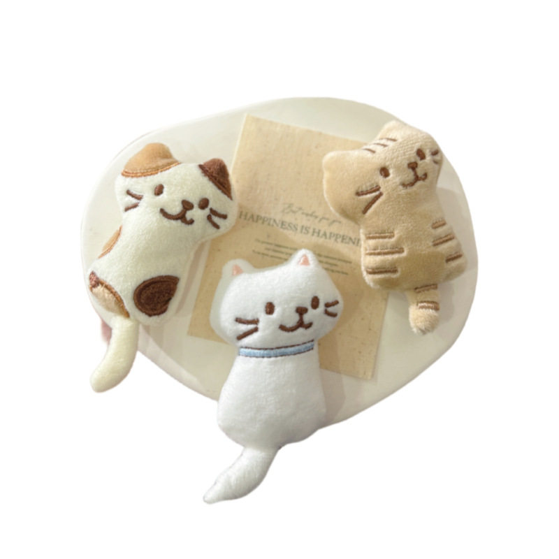 日系可爱猫咪毛绒胸针书包多款式别针配饰卡通公仔服饰包包装饰品