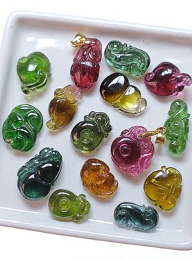 (新品特价)巴西老矿碧玺吊坠红黄蓝绿黄雕刻如意葫芦桃子锁骨挂坠