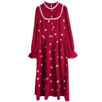 大码红色亮丝刺绣收腰连衣裙