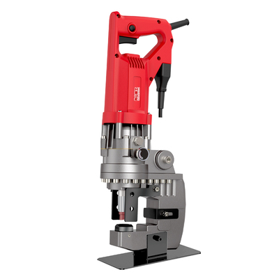 12mm厚钢板轻松冲孔真四缸冲孔机