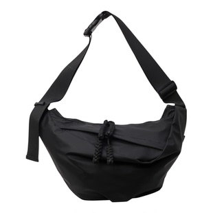 新款潮牌胸包斜挎包时尚男女户外旅行骑行百搭轻便运动风饺子背包