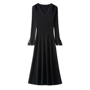 BANANA CICI2026年春季新款露肩V领蕾丝长袖修身长款针织连衣裙