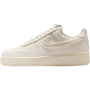 Nike/耐克正品Air Force 1女士经典轻盈日常板鞋IH7351-010