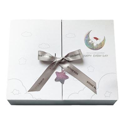 抖音晚安熊中开简约衣服礼盒