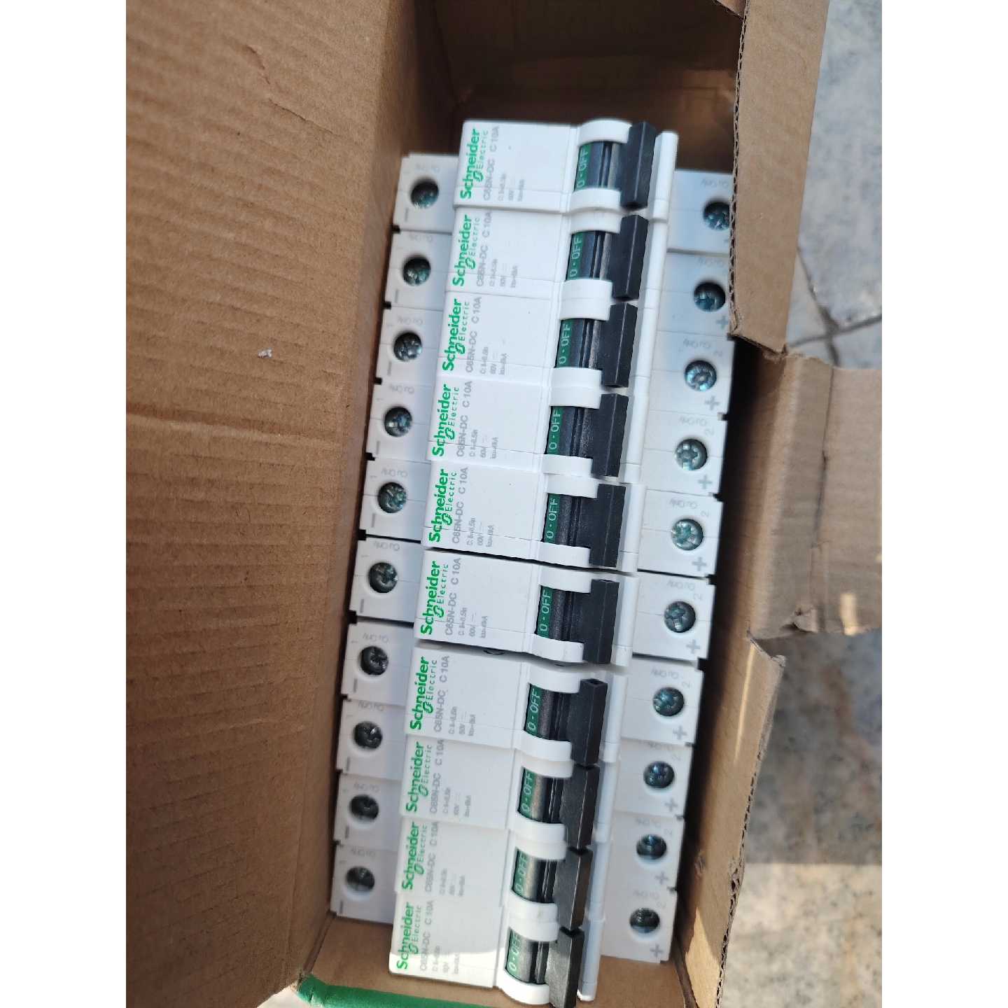 询价下单施耐德 C65N-DC直流断路器 1P 10A 60VDC
